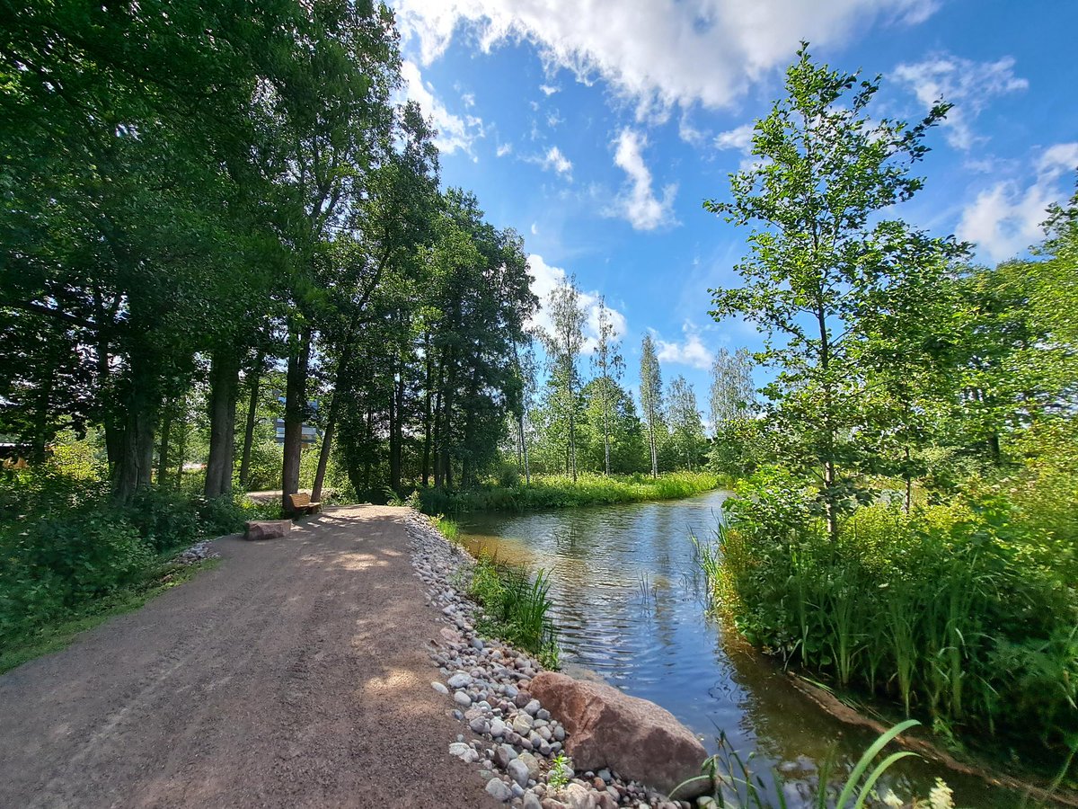 #Loviisa #Lovisa

Kruununpuisto on hieno esimerkki luonnon ja kaupunkielämän yhdistämisestä.
#elonkirjo

Kronoparken är ett bra exempel på en plats där natur kombineras med stadsliv.
#biologiskmångfald