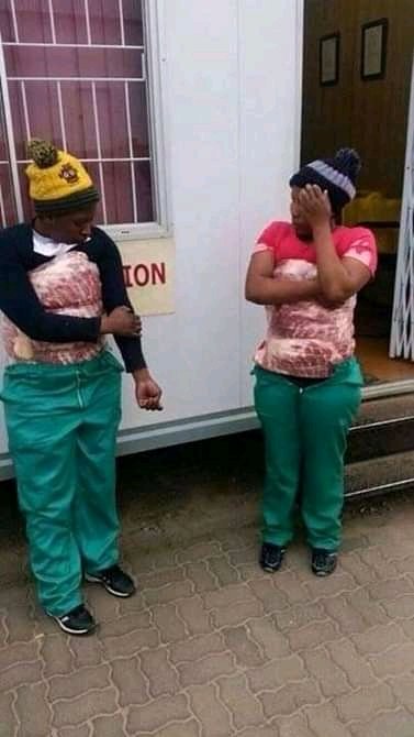 BhazzarXA's tweet photo. I'm sure aba nizobathengela iinkomo ke bona😂😂 https://t.co/iXThQ2FjNG