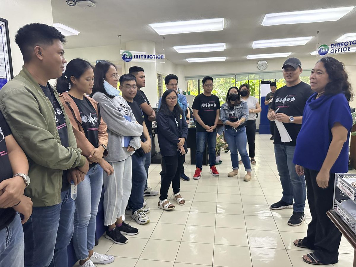 MicroOcePH's tweet photo. “You are now part of the limited number of marine scientists in the country.”
HABs Watch collaborators were officially welcomed into the fold by UP MSI Director Dr. Laura David when the team dropped by the Director’s Office for a courtesy call.
#HABsWatchProject https://t.co/tzVr77ys0v