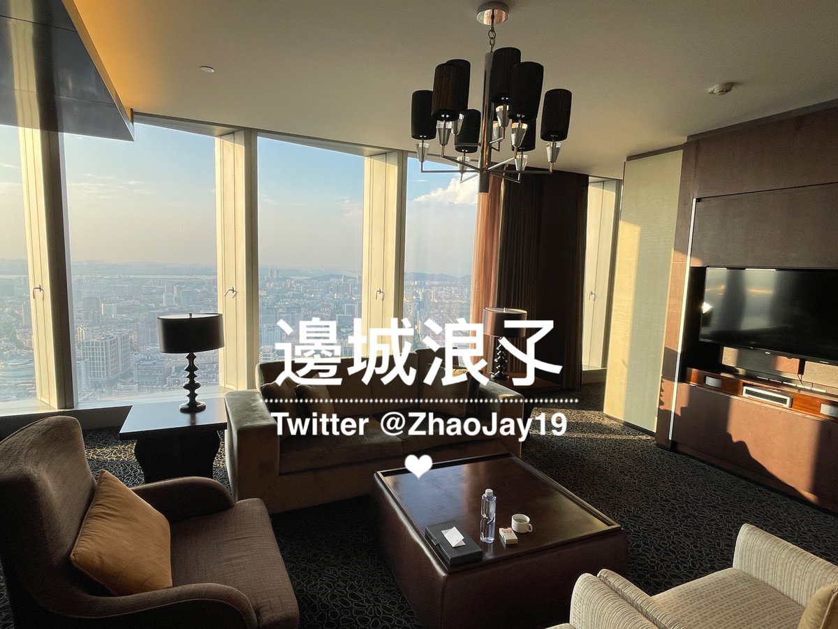 🥂来南京短暂停留几天~见见老朋友！一起喝酒探讨人生~

#南京 https://t.co/jOgPSvP7z2