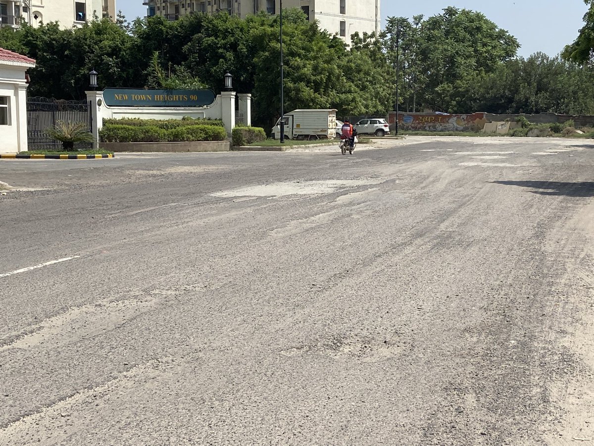 anujg2711's tweet photo. @dlfrealty @DlfSales Fate of 24m road is hanging for the last 7 years with DLF 3000+plus residents suffering due to bad road condition @dtcphry @OfficialGMDA @MCManesar @DevelopNewGgn @DlfNew @its_AkankshaG @DEEPAKKAHUJA @sumedhasharma86 @leenadhankhar @cmohry @bhupeshwardayal https://t.co/JxmCI2FKky