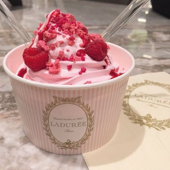 daily_dolce's tweet photo. Ladurée ice cream https://t.co/cd6Ye7h2Vx