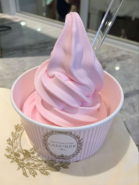 daily_dolce's tweet photo. Ladurée ice cream https://t.co/cd6Ye7h2Vx