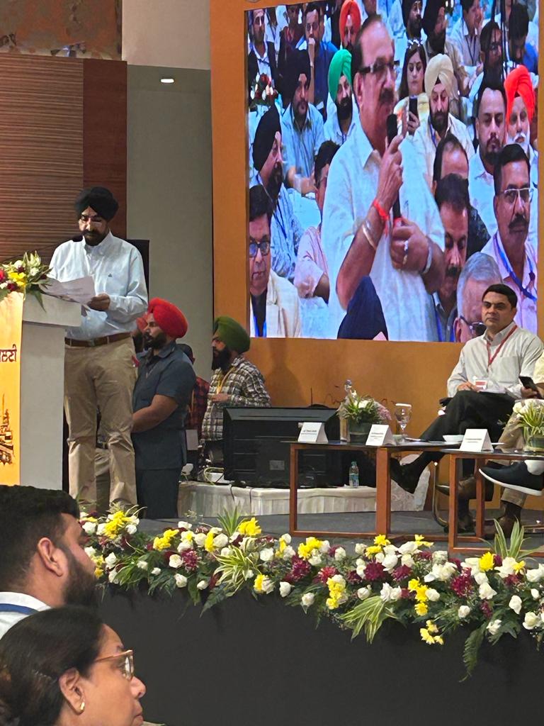 invest_punjab's tweet photo. The meeting was graced by the presence of Hon’ble CM Delhi @ArvindKejriwal and Hon’ble CM Punjab @BhagwantMann along with Ms. @AnmolGaganMann, Minister for Investment Promotion, Mr D P S Kharbanda, @CEOInvestPunjab. The government has introduced a slew of reforms to ease the https://t.co/9l1dwyc1Hf