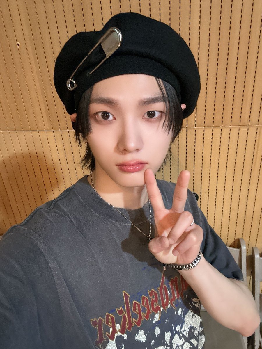 BOYNEXTDOORSLP's tweet photo. Traducc. ESPAÑOL

"Desde el espectáculo musical hasta el festival de hoy, ¡gracias por divertirse tanto desde nuestros fans hasta los estudiantes de la Universidad de Kyunghee!
PEACE 🔥"

#BOYNEXTDOOR #성호 #SUNGHO 
@BOYNEXTDOOR_twt 
@BOYNEXTDOOR_MX 
@BOYNEXTDOOR_KOZ https://t.co/a4wojmtAvG