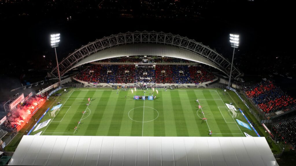 kr6futsal's tweet photo. 🏟 CLERMONT...là où tout a commencé... je vous donne rendez-vous ce dimanche au stade Gabriel-Montpied pour le match de Ligue 1 entre Clermont et le FC Nantes ! Séance de dédicaces, photos, et une très belle SURPRISE à venir 🎁 

À dimanche !!! https://t.co/pfRyNa4BY1