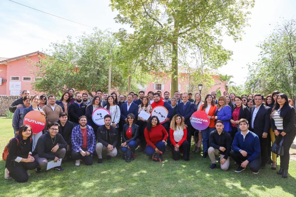 hugo_vera_'s tweet photo. A un año de la inauguración de nuestro @PoloTecLR
junto al Gob @QuintelaRicardo renovamos el compromiso de seguir fortaleciendo la ciencia y la tecnología, promoviendo la innovación y el conocimiento, la investigación y el desarrollo para seguir construyendo La Rioja del #futuro. https://t.co/cNzFW7YDWS