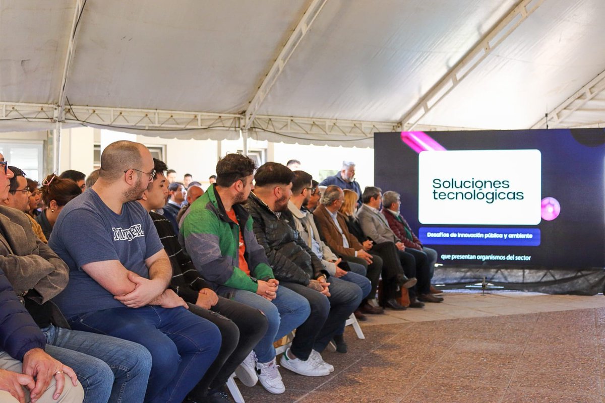 hugo_vera_'s tweet photo. A un año de la inauguración de nuestro @PoloTecLR
junto al Gob @QuintelaRicardo renovamos el compromiso de seguir fortaleciendo la ciencia y la tecnología, promoviendo la innovación y el conocimiento, la investigación y el desarrollo para seguir construyendo La Rioja del #futuro. https://t.co/cNzFW7YDWS