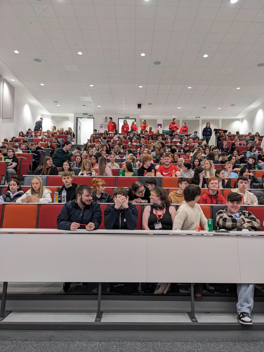 QUBWPU's tweet photo. On Tuesday we welcomed over 250 of our Pathway Opportunity Programme (POP) students to campus for our Next Steps Session.

They are going to be busy sending their UCAS applications over the next month, so we brought them in for talks on some important topics. 1/4 https://t.co/QVPoPzrHbH