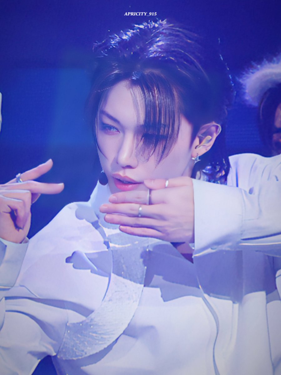 Apricity_915's tweet photo. To me, you are perfect. 💙
I'm glad that I have you in my life.

#HappyFelixDay
#내_행복의_모양은_용복이야
#FelixMakingItIconicAt23
#StrayKids #스트레이키즈
#필릭스 #Felix https://t.co/rv6IjqHfe6