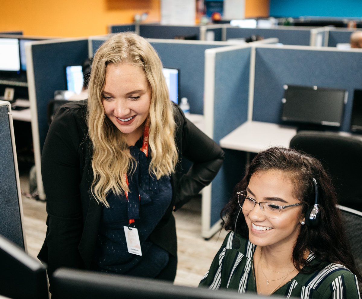 OneTouchDirect's tweet photo. Teamwork in action. 💙💚 Our supervisors and agents collaborate to raise the bar for our clients &amp; customers every day. 🌟 #TeamworkMakesTheDreamWork #onetouchdirect https://t.co/2NI2qNy2mD
