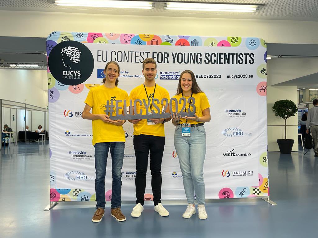 LyceeMonteil's tweet photo. Ce jeudi 14 septembre, le concours bat son plein. Les jurys défilent un par un. Questions pointues mais bienveillance et éclats de rire…@dsden12 @Sciences_Ecole @DAACToulouse https://t.co/UXfnvqY3MK