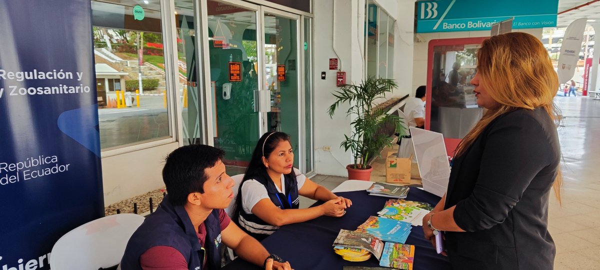 AgrocalidadZ5's tweet photo. #Guayas | Participamos en la feria nacional de cacao, con el objetivo de dar a conocer las capacidades sobre el manejo de podas, cosecha y postcosecha de cacao, toma de muestras para análisis de suelo, barreras vivas y #BPAEcuador en #Guayaquil.
#NuestroTrabajoContinúa https://t.co/KlUzCh9ahw