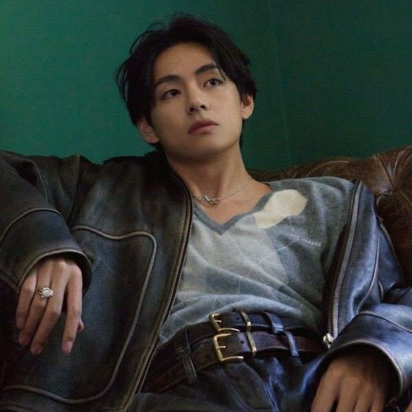 vioIau's tweet photo. — #taekookau #taekook

Jungkook corners Taehyung against the wall, his face twisted with anger. "I won't let you marry my sister, Kim.”

"My parents insist, they want me to marry a Jeon.“ Taehyung refuses to back down.

"Marry me then." Jungkook suddenly blurts out. https://t.co/o39uwyEuHq