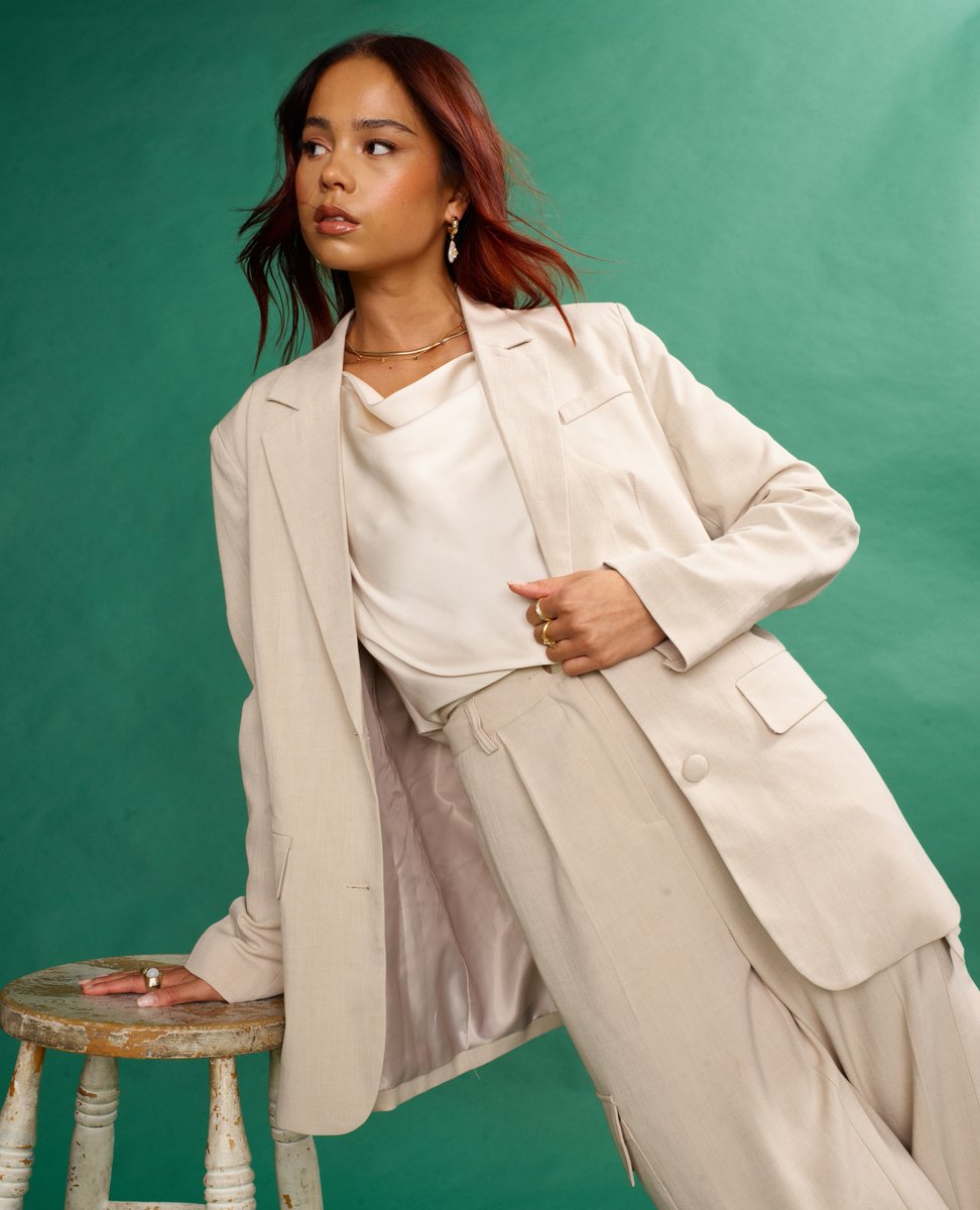 anothersunday__'s tweet photo. Your seasonal suit. 

🔍️ Satin Sleeveless Cowl Cami Top In Champagne
🔍️ Oversized Linen Look Blazer In Stone
🔍️ Linen Look Cargo Trousers With Wide Leg In Stone

Available in sizes 6-22! 

#AnotherSunday #SundayClub https://t.co/OosjEv5ZIA
