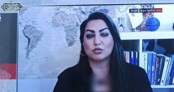 mahdieh_golroo's tweet photo. اینکه ج ا با همه توان و با همه شبکه های تلوزیونی و رسانه هایش در حال تخریب و تحریف جنبش است را همه میدانیم،اما برای درک میزان برای ترس و نفرت حکومت از شعار #زن_زندگى_آزادى ببینید چطور گردنبند منقش به این شعار را سانسور کرده اند. https://t.co/dxBgZh02Kf