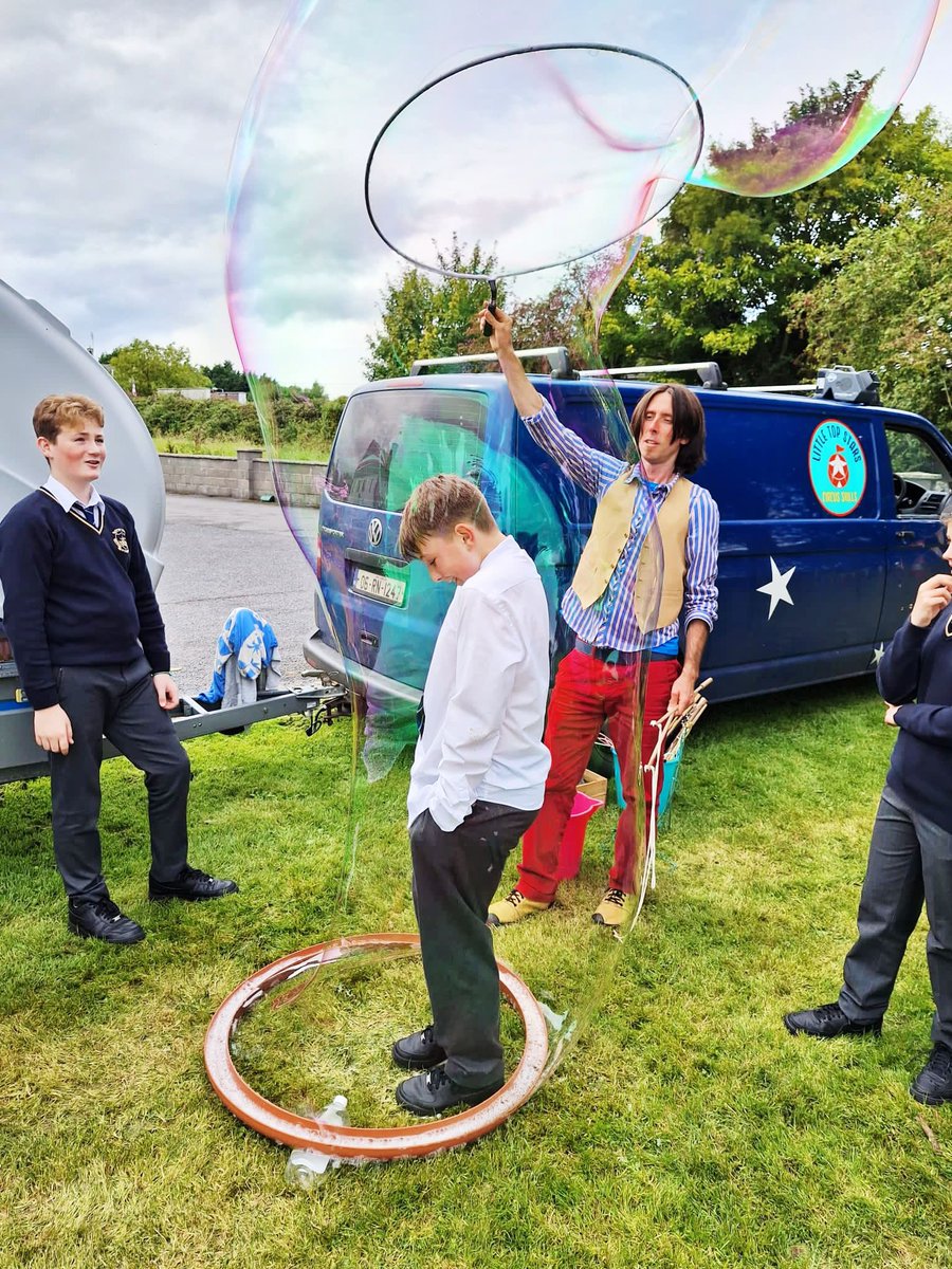 portumnacommsch's tweet image. Students had a fantastic time today @shorelinesarts , exploring drumming and circus skills. It's not just fun; it's also fostering teamwork and nurturing creativity!  🎪 🪘 #CreativityInEducation