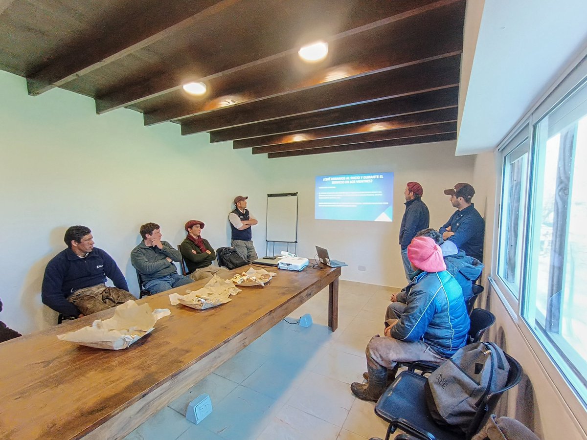 FaroVerde_Agro's tweet photo. Algunos colaboradores de nuestro módulo de la zona de Pieres viajaron para poder participar de la jornada. Los equipos son el activo más importante de nuestra empresa, y consideramos fundamental su capacitación y actualización permanente. https://t.co/wEXfk6lXuz