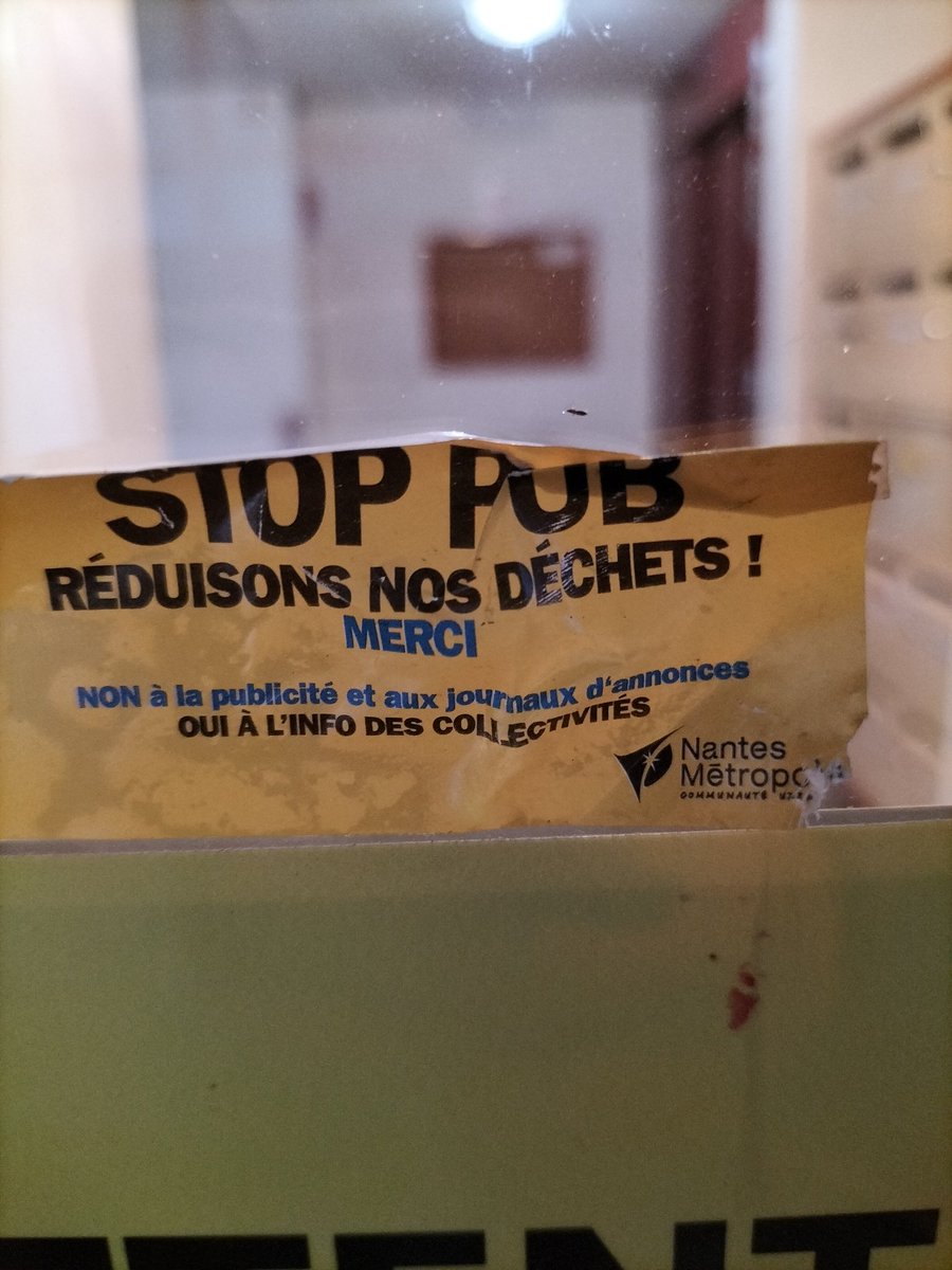 Alors ça continue <a href="/Adrexo/">Adrexo</a> ? À chaque rentrée vous allez nous faire le coup d'arracher les #StopPub pour nous refourguer des prospectus ?
<a href="/RAPNantes/">RAP Nantes</a> <a href="/RAP_Asso/">Résistance à l'Agression Publicitaire</a> <a href="/StopPub/">Stop Pub</a>