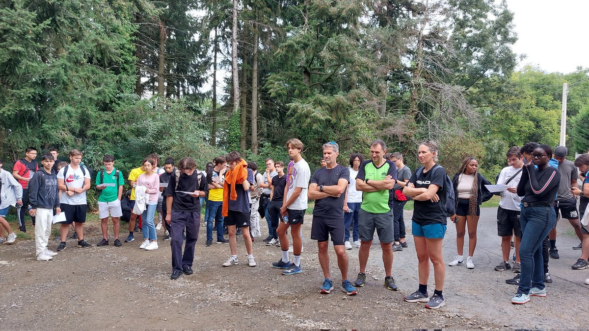 HamidBenaabella's tweet photo. @IUTsaintetienne @Univ_St_Etienne Course d'orientation pour la journée d'intégration de nos étudiants BUT. Un beau moment de convivialité et une belle collaboration #SUAPS #GEII . Merci à tous! https://t.co/RJuA9GEjsu