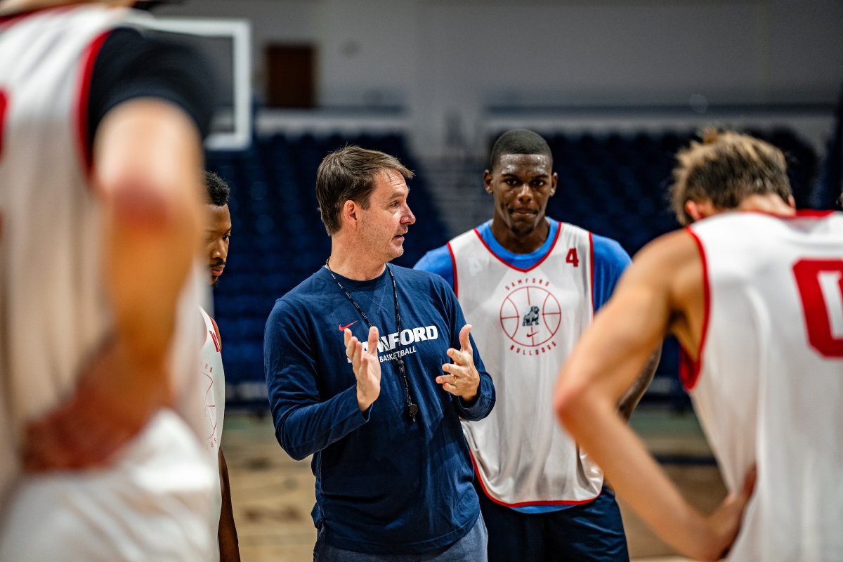 SamfordMBB's tweet photo. It takes an individual commitment to a group effort 😤 

#BuckyBall | #AllForSAMford https://t.co/bfnM56uCsw