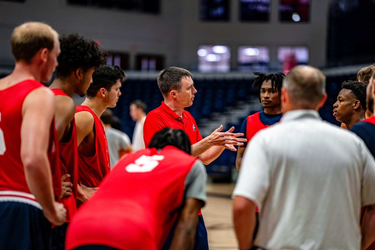 SamfordMBB's tweet photo. It takes an individual commitment to a group effort 😤 

#BuckyBall | #AllForSAMford https://t.co/bfnM56uCsw