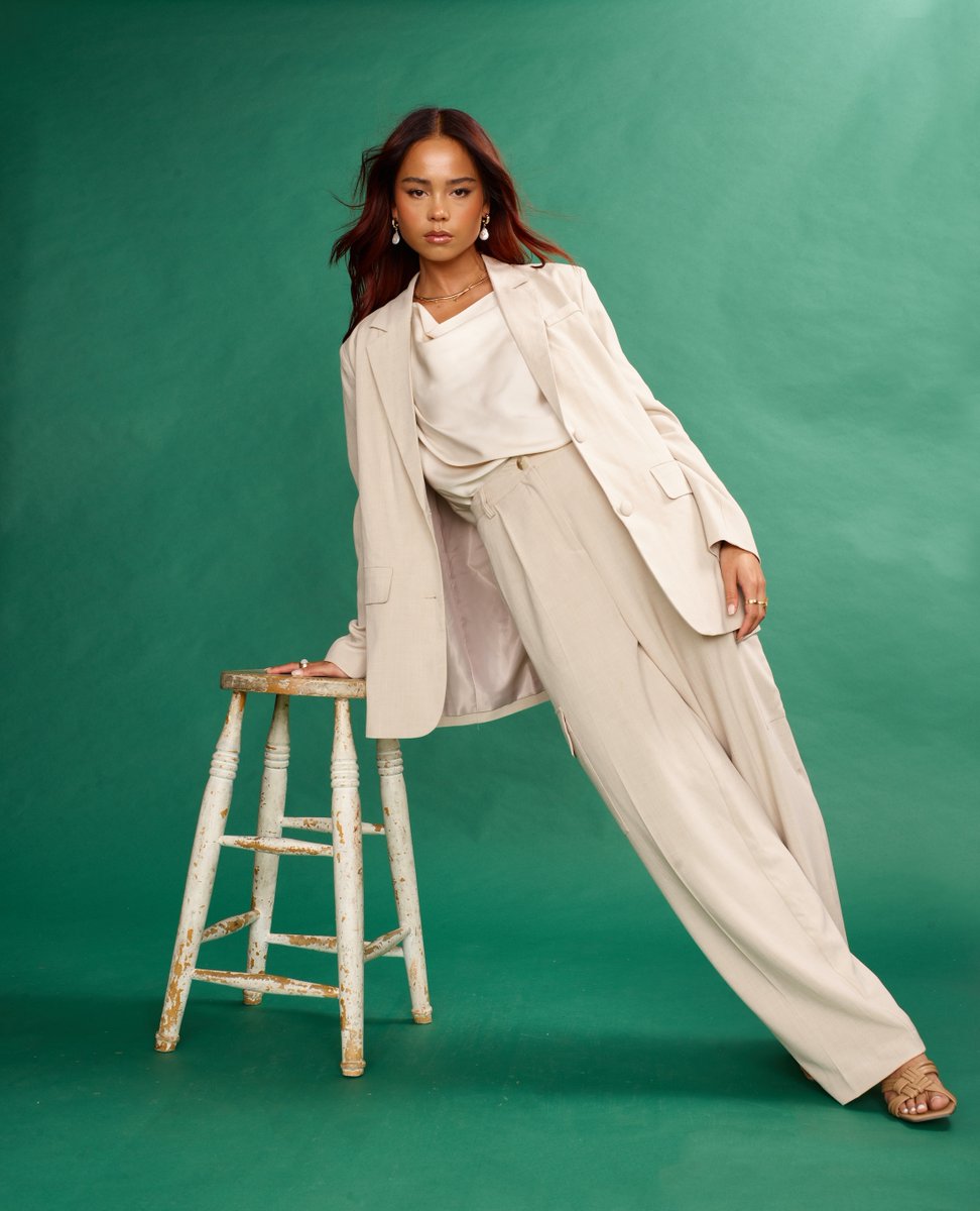 anothersunday__'s tweet photo. Your seasonal suit. 

🔍️ Satin Sleeveless Cowl Cami Top In Champagne
🔍️ Oversized Linen Look Blazer In Stone
🔍️ Linen Look Cargo Trousers With Wide Leg In Stone

Available in sizes 6-22! 

#AnotherSunday #SundayClub https://t.co/OosjEv5ZIA