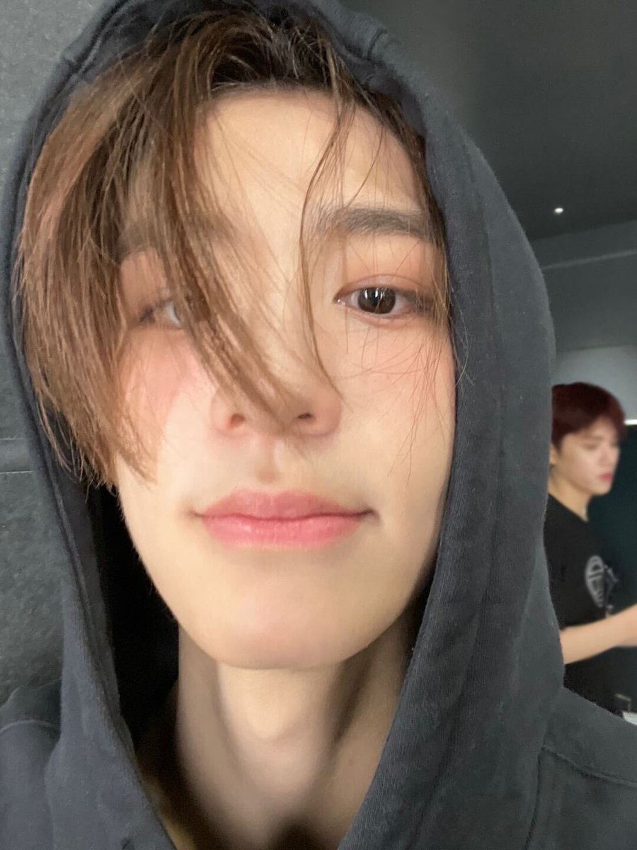 BOYNEXTDOORSLP's tweet photo. Traducc. ESPAÑOL 

"Antes de salir del trabajo 🐥"
#이한 #LEEHAN #BOYNEXTDOOR

𝔸𝕃𝔼𝕁𝕀𝕁𝕌✨️

@BOYNEXTDOOR_KOZ
@BOYNEXTDOOR_twt 
@BOYNEXTDOOR_MX https://t.co/Dpfb6SQYjq