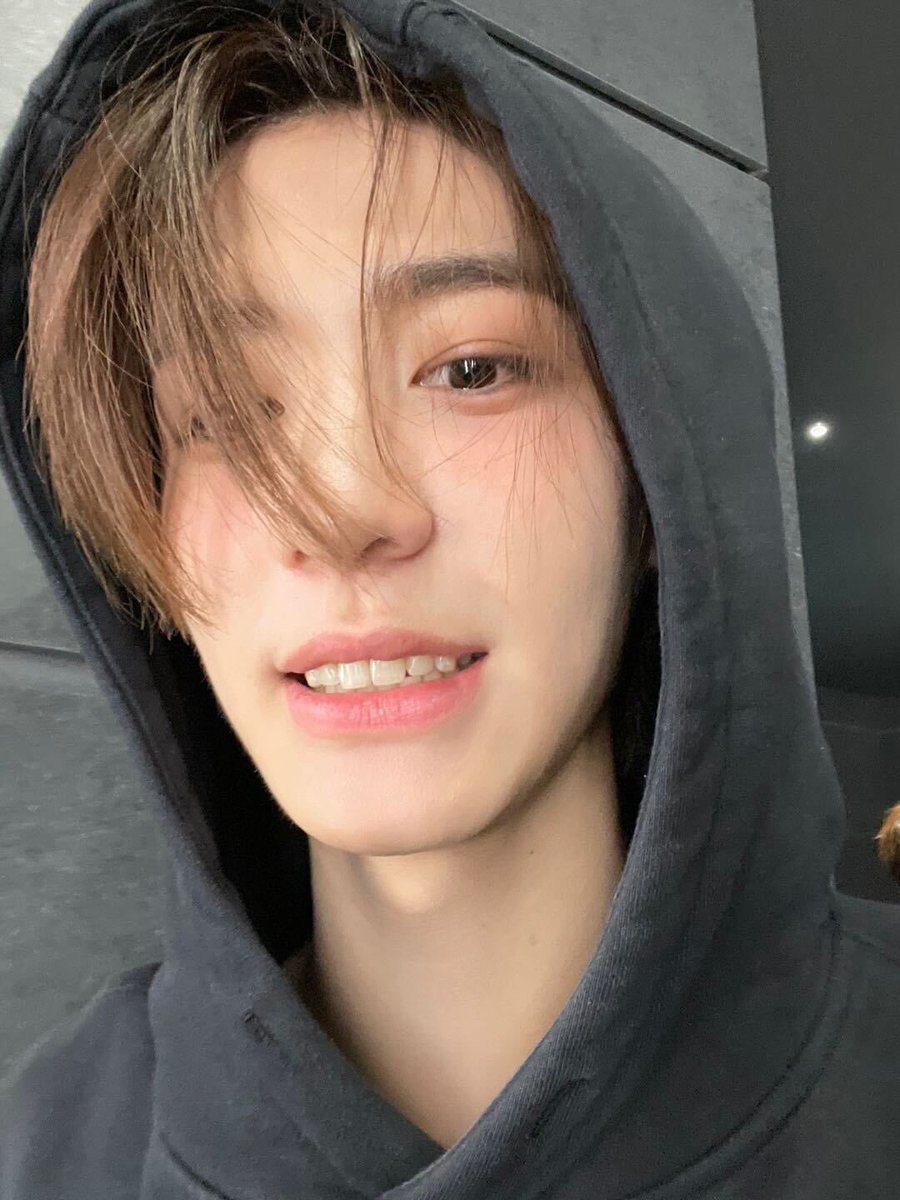 BOYNEXTDOORSLP's tweet photo. Traducc. ESPAÑOL 

"Antes de salir del trabajo 🐥"
#이한 #LEEHAN #BOYNEXTDOOR

𝔸𝕃𝔼𝕁𝕀𝕁𝕌✨️

@BOYNEXTDOOR_KOZ
@BOYNEXTDOOR_twt 
@BOYNEXTDOOR_MX https://t.co/Dpfb6SQYjq