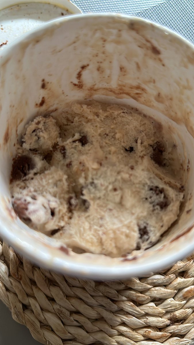 ShamaSays's tweet photo. @benandjerrysUK hi the vanilla brownie ice cream that I bought is very icy and not soft ice cream. Please help? I have 4 other tubs. The same flavour and icy. Please help. https://t.co/d8LPhlur15