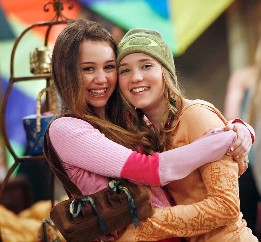 Bullman53170100's tweet photo. I'm rewatching Hannah Montana and while I don't hate Lilly and Oliver... Lilly and Miley should have been endgame. #liley https://t.co/H5jRslO8Md