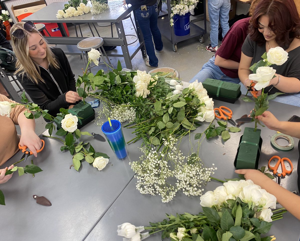Ms. Guinn’s class preparing for a wedding this weekend 

<a href="/MercedUHSD/">MercedUHSD</a> <a href="/BCHSASB/">BCHSASB</a>  <a href="/bchsffa/">Buhach Colony FFA</a>