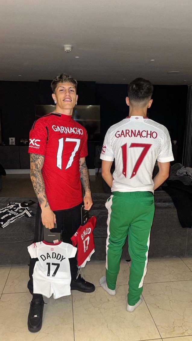 Cunha__utd's tweet photo. Let’s reach 8.1k by the end of the day 🫶🏻 https://t.co/j8IPX6T8Qu