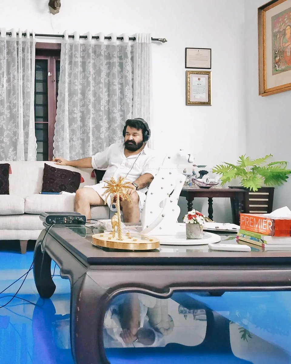 MohanlalMFC's tweet photo. 🎧❤️

#Mohanlal @Mohanlal #Lalettan https://t.co/ox023TzCt6
