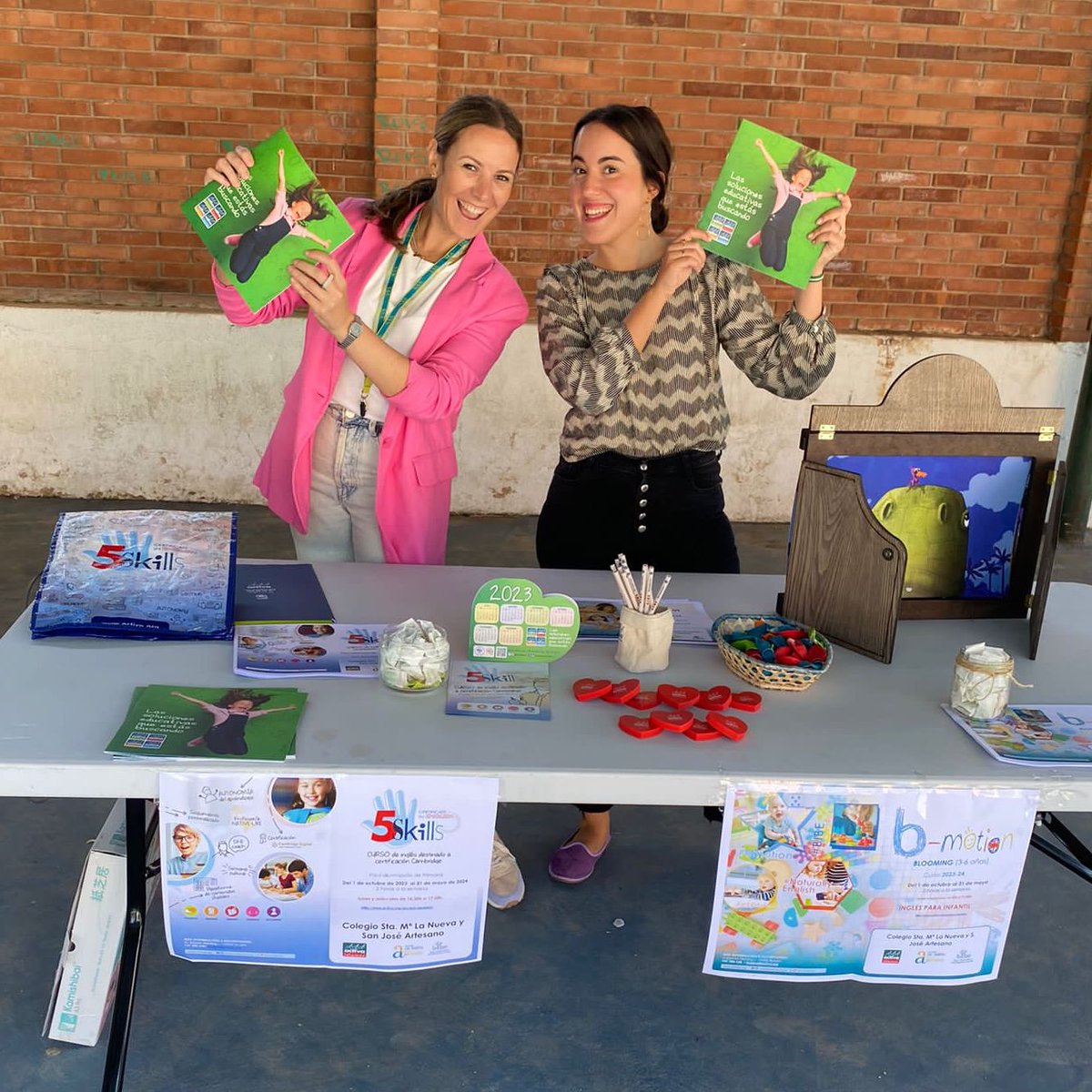 ActivaRedes's tweet photo. Comenzamos el curso dando a conocer nuestros servicios de #extraescolares🤩🇬🇧
Nuestras compañeras de Burgos han estado hoy en @SMNSJA informando a las familias de las actividades de #inglés: #5skills y #Bmotion.
#curso23_24 #NosGustaEducar https://t.co/6cMkfihUCl