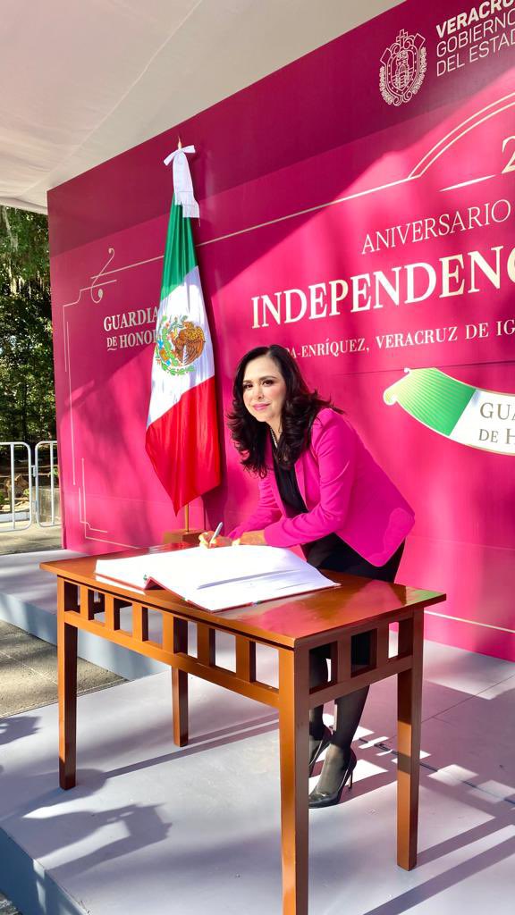 claudia_diazt's tweet photo. Guardia de Honor a Don Miguel Hidalgo y Costilla, en conmemoración de la fiestas patrias, en el Parque Miguel Hidalgo #ParqueLosBerros #Xalapa #Veracruz #México 🇲🇽 #Septiembre https://t.co/HOC8cwwNhW