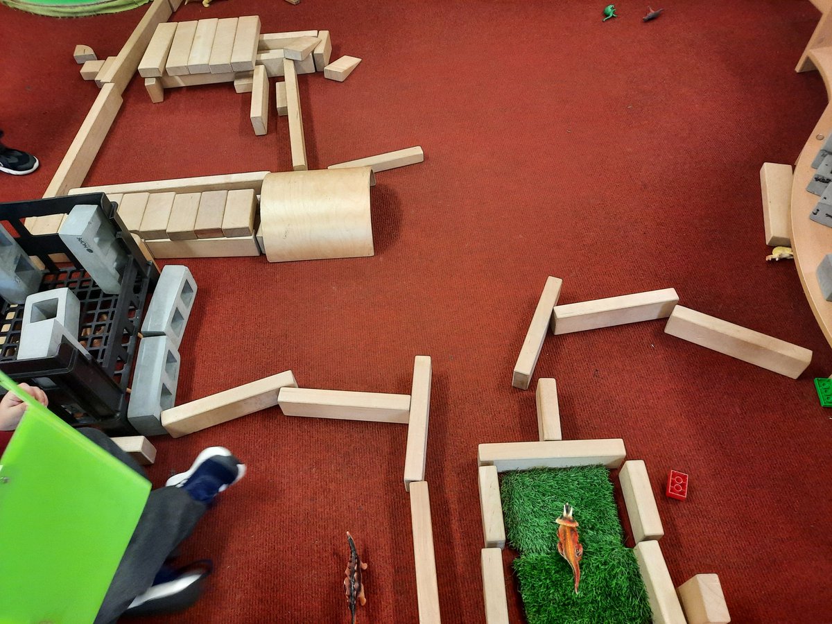 One P1 learner was so pleased with the map he had drawn that he decided to build it using the blocks and other construction materials!#blockplay @DycePrimary @DycePrimary1