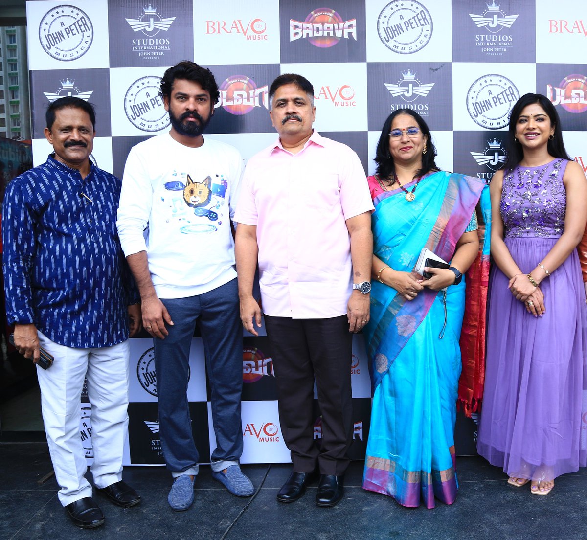 onlynikil's tweet photo. .@vijayantony released the Audio & Trailer of #Badava starring @ActorVemal @sooriofficial @ShritaRao 

Lyrical Video : https://t.co/g4cGCVQWTn
Trailer: https://t.co/kAp8AQnmpB

Directed by #KVNandha
Music by @johnjstudios

@garudaraam #Ramalingam #Priyan @viveka_lyrics @kabilanvai #Sridhar #SiruthaiGanesh @iamvijayyesudas @deepakmuziblue @vinaita @sivaangi_k @bravochennai #Chakkaravarthy