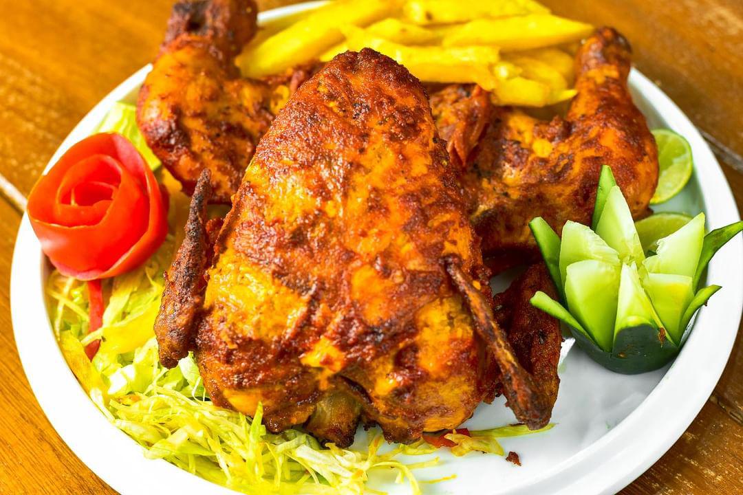 TheSpotMombasa's tweet photo. Too tired to cook or go eat-out this Thursday evening? Say no more!
Try our oven-baked chicken 😍😍😍
You can order for delivery by calling 0787555000 or visit us in Mombasa town, opposite Mbaraki Police station.

#TheSpotBBQandGrill #Foodgasms 
#Mombasa https://t.co/qyaltztF2c