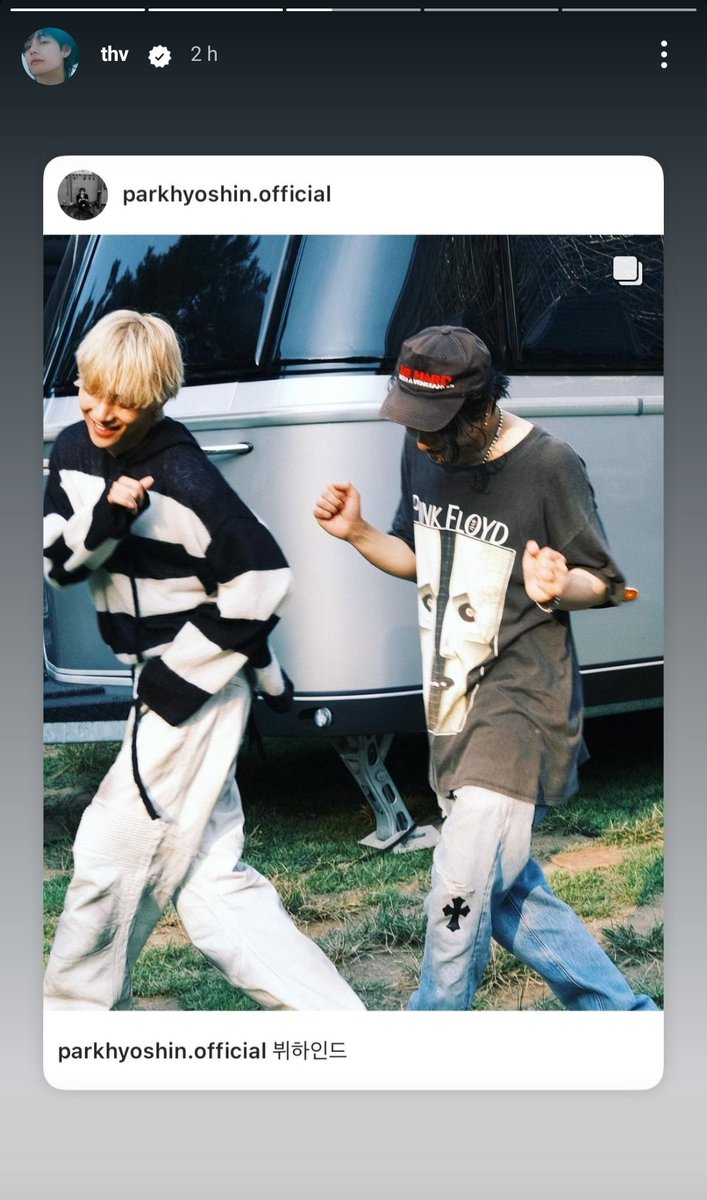 kthpymedia's tweet photo. IG • Kim Taehyung / @.thv en sus historias de Instagram 20230914

1.  Repost de foto junto a Park Hyoshin https://t.co/6hXrYrUbKI

2. Foto del tráiler de dicon
https://t.co/A4PjO5DHCy

3. Una foto con la banda para 'Tiny Desk Korea'
- Mañana a las 10 am*  (KST) https://t.co/k8Ud0Pfs4N