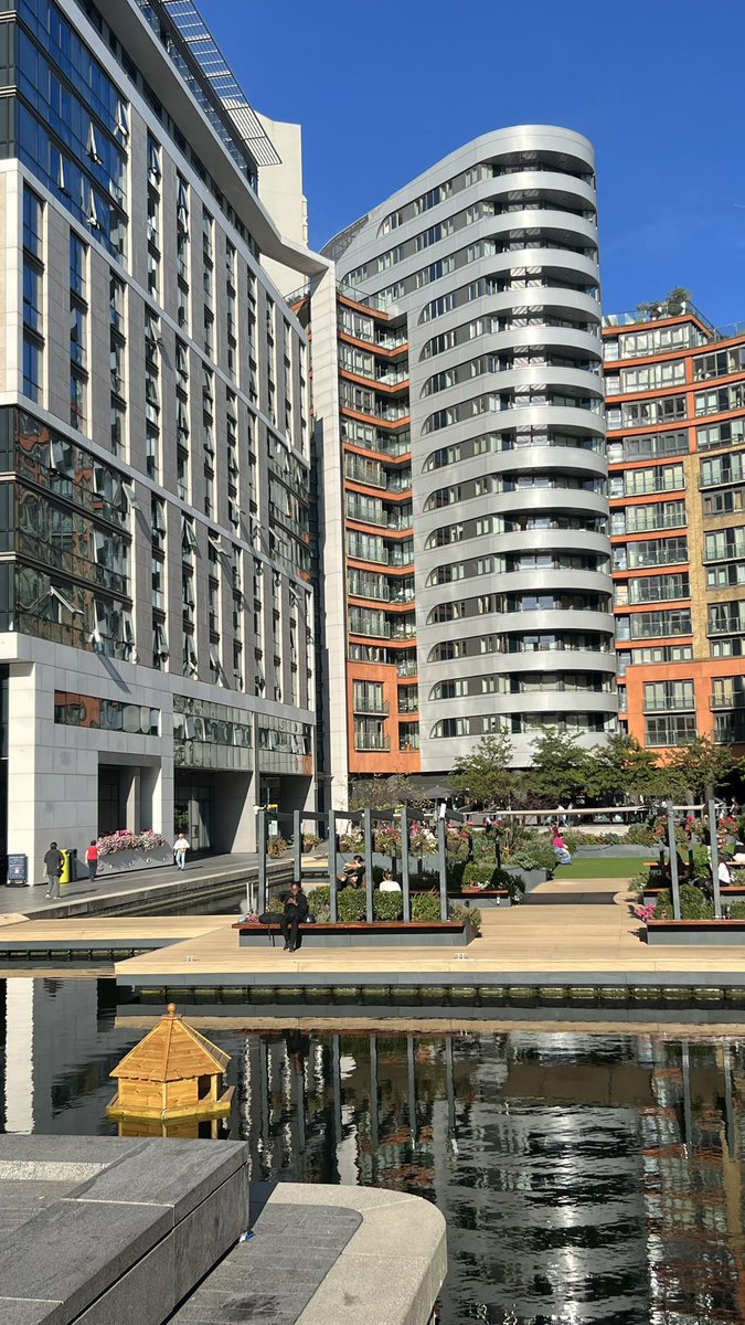 When redevelopers spend millions on architects’ design visions

But get the duck house from B&Q  

#MerchantSquare #Paddington #Architecture