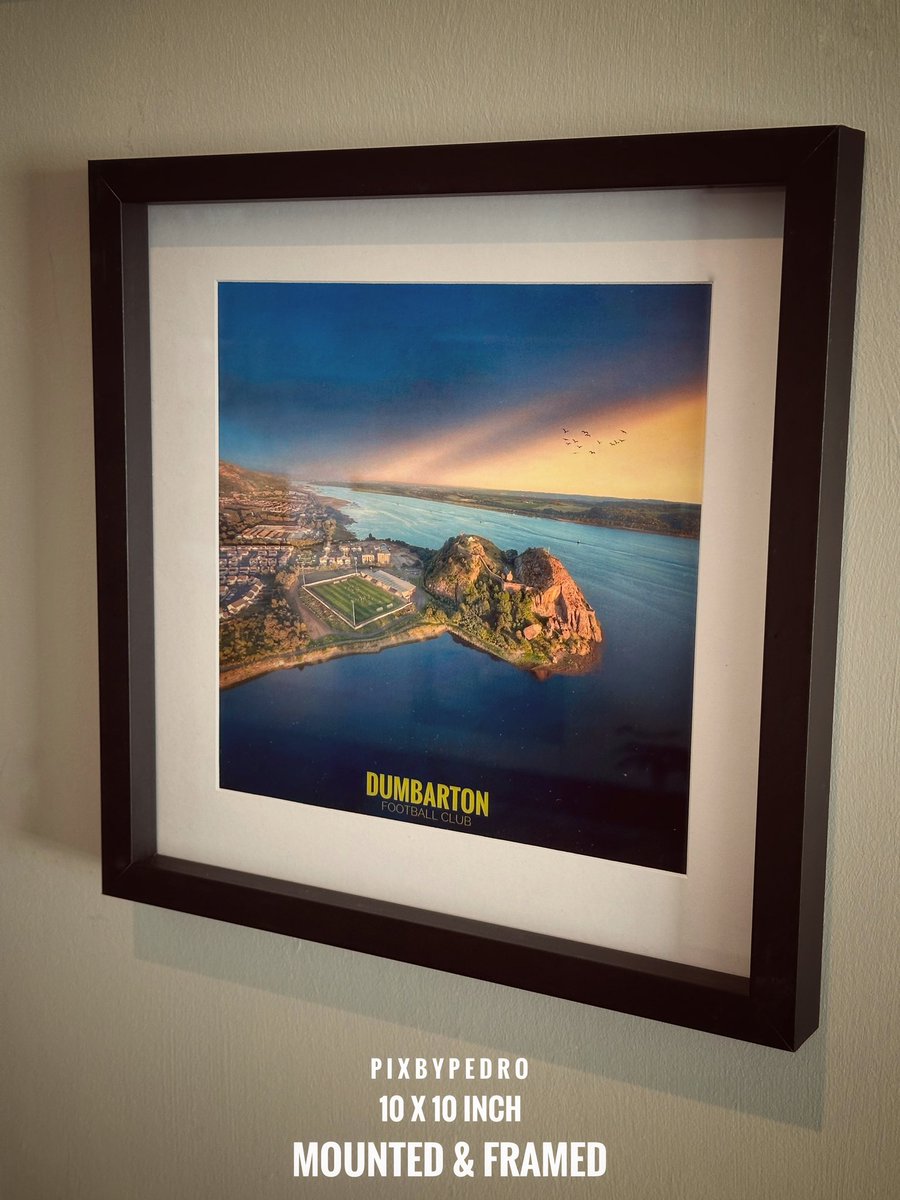 ‼️⚠️ GIVEAWAY COMPETITION ⚠️‼️

All you need to do to win a framed picture (below) is follow this account and re-tweet this tweet. ♻️

It is also now available for sale (free local delivery) 🚚 📦

LINK for image here ⤵️⤵️⤵️
pixbypedro.bigcartel.com/product/square…

#dumbartonfc #dumbarton