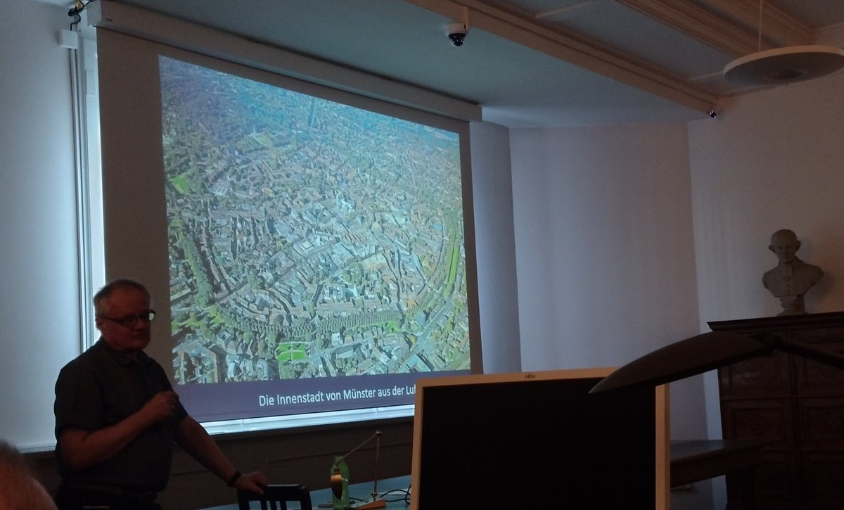 JohEberhardt's tweet photo. In diesen Minuten lädt Dr. Bernd Thier (#Stadtmuseum @muenster_de) im #Münzkabinett_Berlin @kulturSPK zu »Eine[r] numismatische[n] Reise durch 1200 Jahre Stadtgeschichte von #Münster in #Westfalen« ein.

#Münzen #Medaillen #Geldscheine #Geschichte #Marken

https://t.co/BSSSaHbtAk https://t.co/zDA04dF5a3
