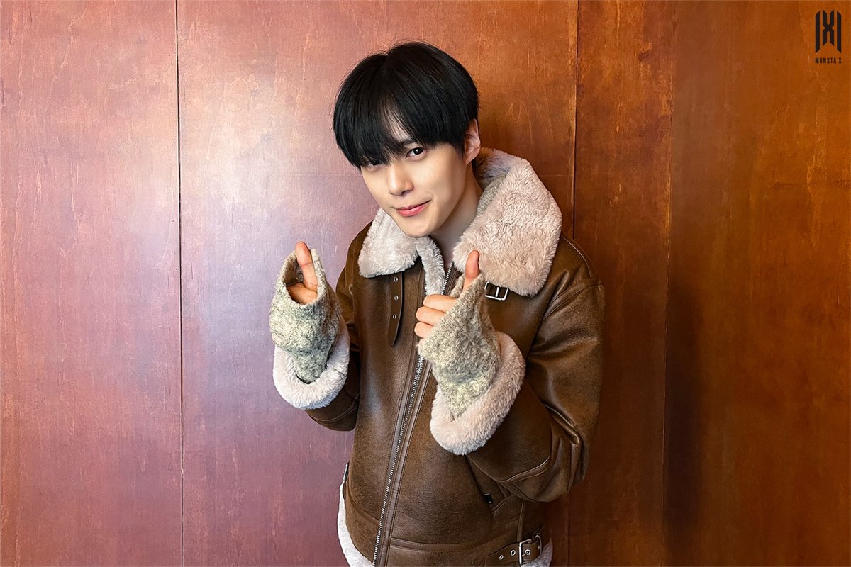 monstaxbr's tweet photo. 📸| 230914 • #MINHYUK nos bastidores do leilão de caridade! https://t.co/E1Jr6o17r9