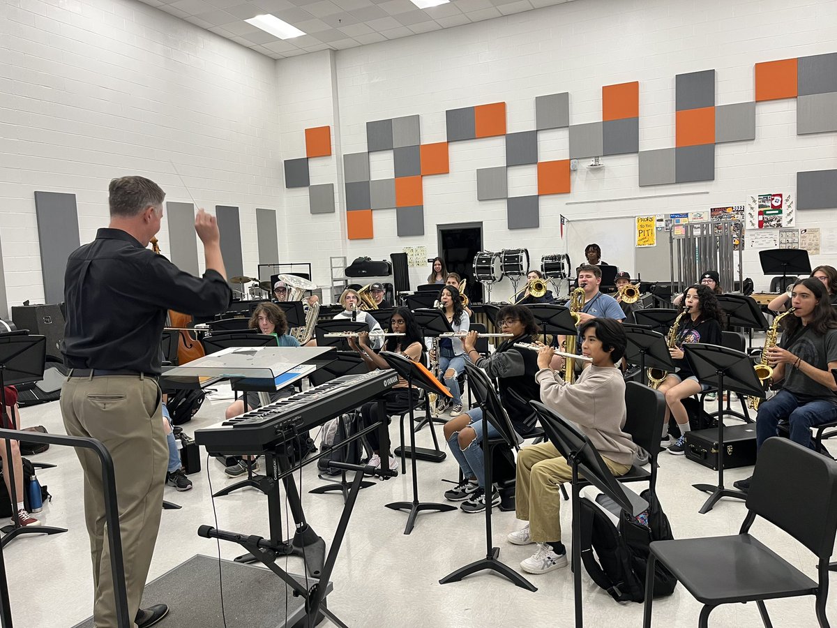 ArtsFvhs's tweet photo. Shout out to @fvbengalbands for all the beautiful music they create! We love to see them perform at half time and hear music down the halls @FuquayVarinaHS @WCPSS_Arts #ArtsEdWeek https://t.co/qRsIF40GB0
