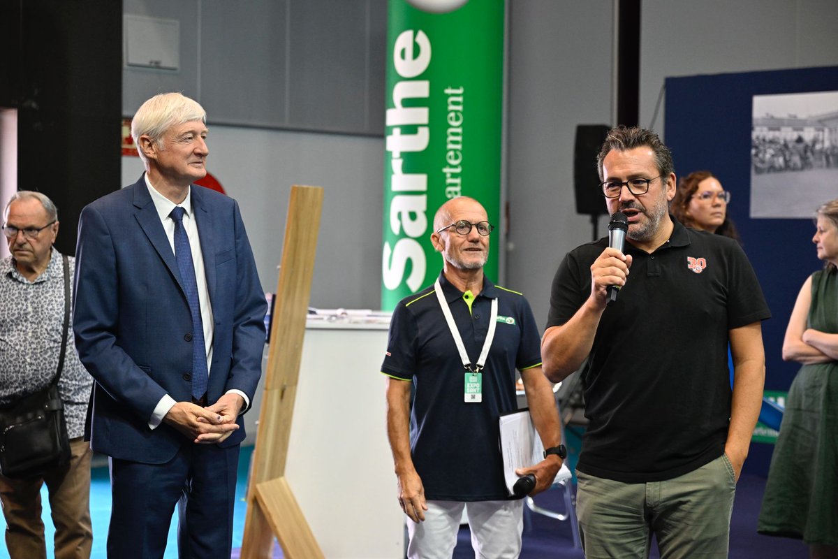 MSB_Officiel's tweet photo. Le capitaine @Will15Yeguete, @Selom_Mawugbe, et le président Christophe Le Bouille étaient présents à l’inauguration du stand du département @sarthefr à la @FoireduMans cet après-midi ! 😃

🙌 Au programme : rencontre avec les sarthois et stand photos 📸 https://t.co/fOJih59YA8