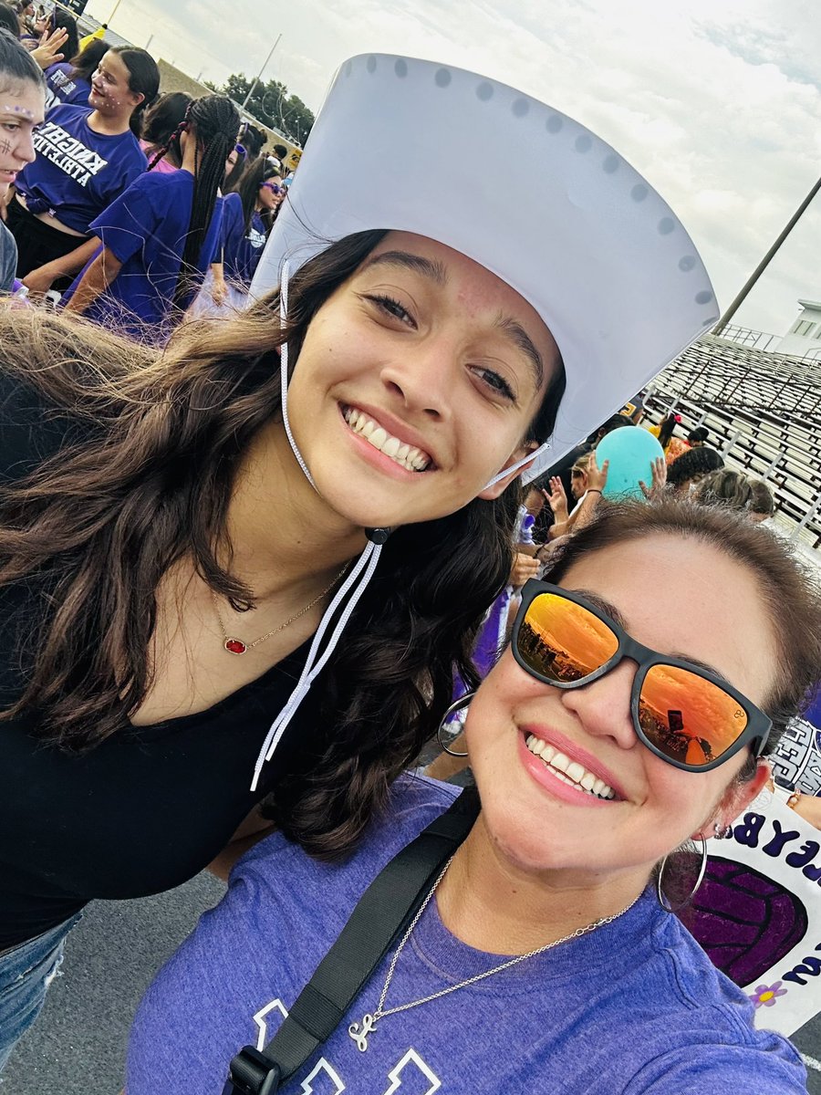 CoachLOrtega's tweet photo. Its always a special moment when I get to see former students at EC events. @emery_espinoza https://t.co/UrOTOFLbGV