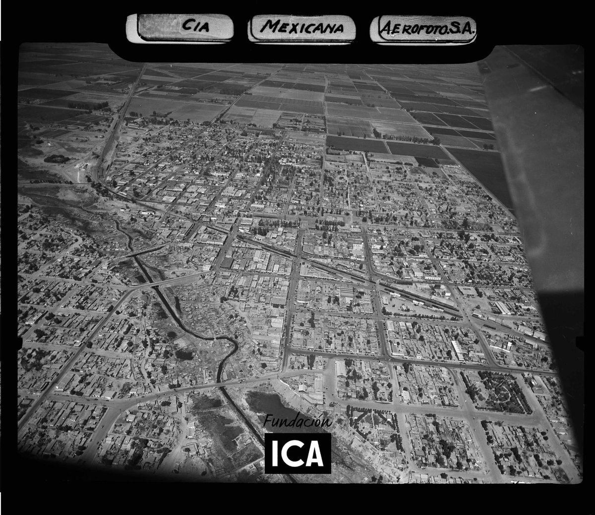 ICAMexico's tweet image. ¿Sabías que el Fondo Aerofotográfico del Acervo Histórico de Fundación ICA reúne 259 fotografías oblicuas, 2 mapas índice y 100 obras verticales de Baja California entre 1933 y 1960? Consulta las colecciones digitalizadas en #CODIFICA #AcervoHistórico fundacion-ica.org.mx/colecciones_di…
