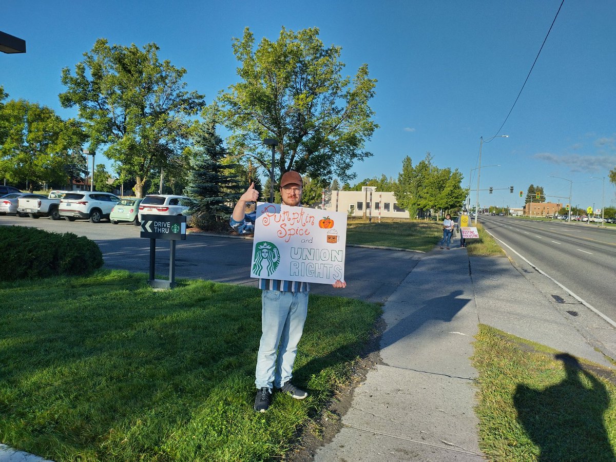 BozemanDSA's tweet photo. Our labor working group showed up this morning calling for customers to support @SBWorkersUnited! If @Starbucks wants to live up to its progressive values, they need to stop union busting and start respecting workers' right to organize. #SolidaritySeason https://t.co/eSVDB2ZniD