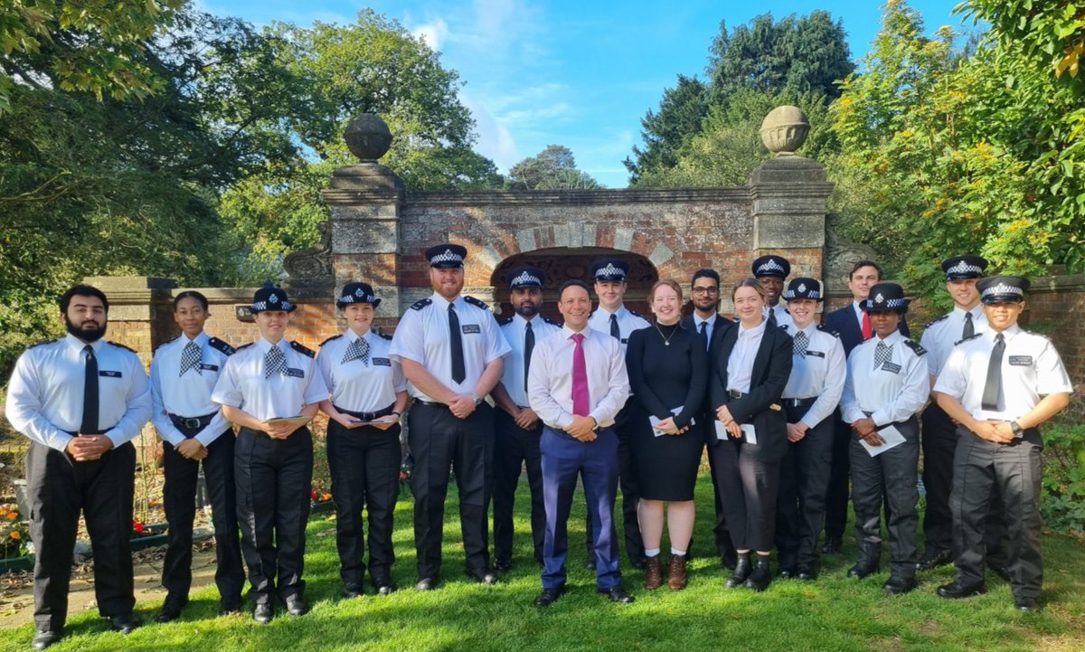 MPSBromley's tweet photo. Today we welcomed 16 new recruits to Bromley, Croydon and Sutton. They were welcomed by Det Supt Dan Smith. 

The Recruits will be going to CID, Response Policing and Safer Neighbourhoods

#Class106
#TheFutureOfPolicing https://t.co/AfPDgYQCwb